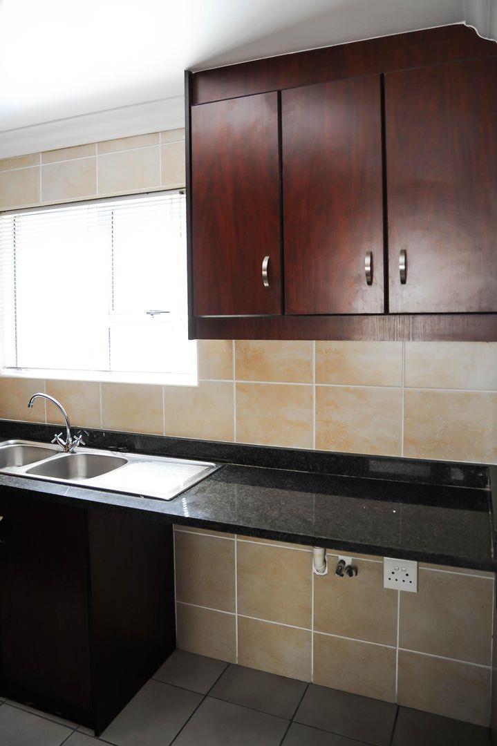 To Let 4 Bedroom Property for Rent in Calypso Beach Western Cape